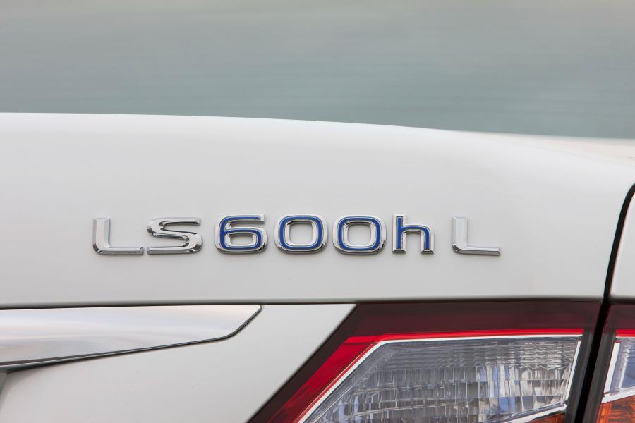  Lexus LS600h L 2010 года  (фото 12 из 22)